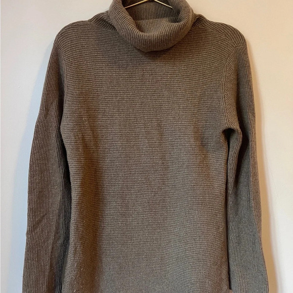 Cashmere Ribbed Turtleneck Beige Sweater Fable - Picture 8 of 10